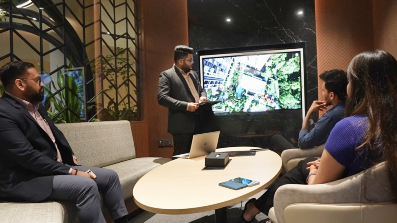 Interactive discussion room